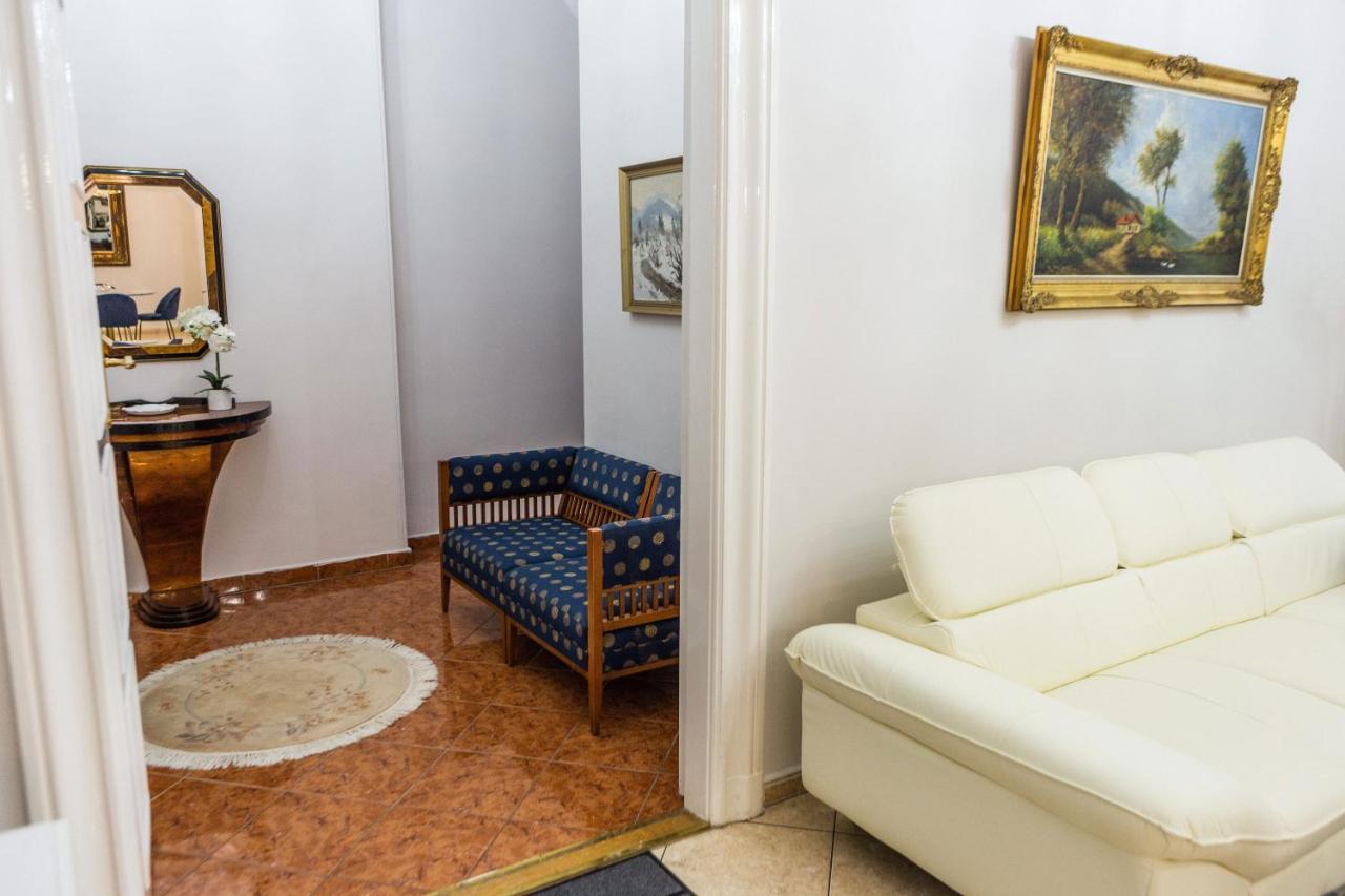 Luxury Downtown 3 Bedroom Apartment By Synagoge With Beautiful View Budapest Exterior photo