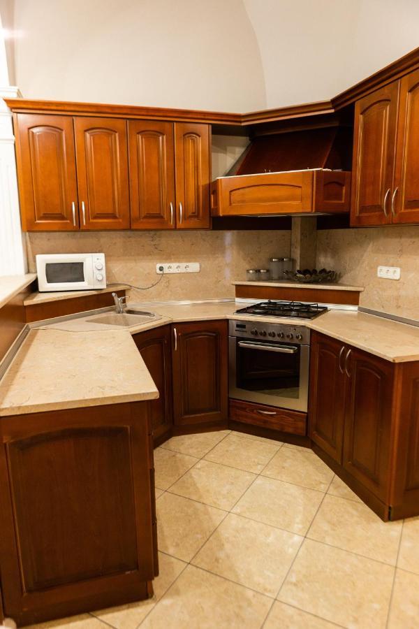 Luxury Downtown 3 Bedroom Apartment By Synagoge With Beautiful View Budapest Exterior photo