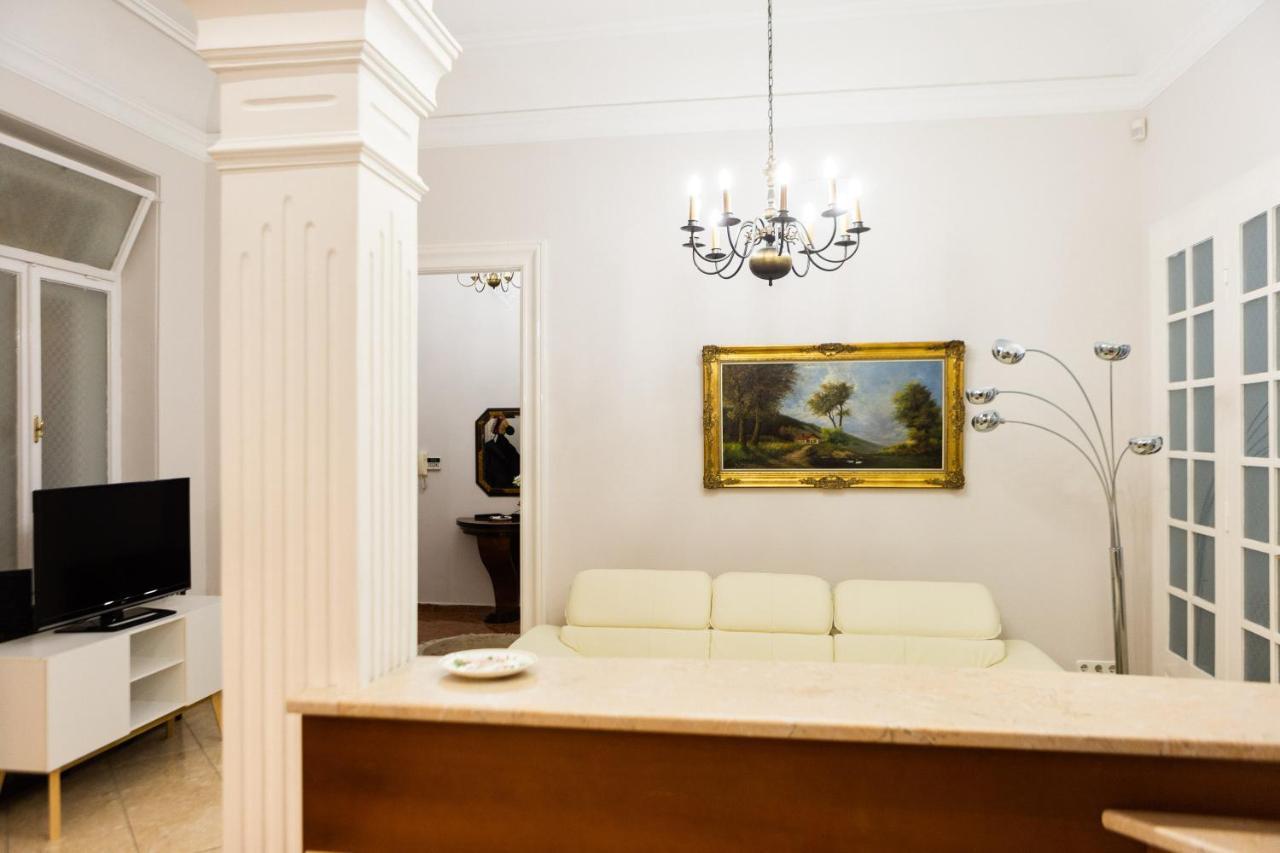 Luxury Downtown 3 Bedroom Apartment By Synagoge With Beautiful View Budapest Exterior photo