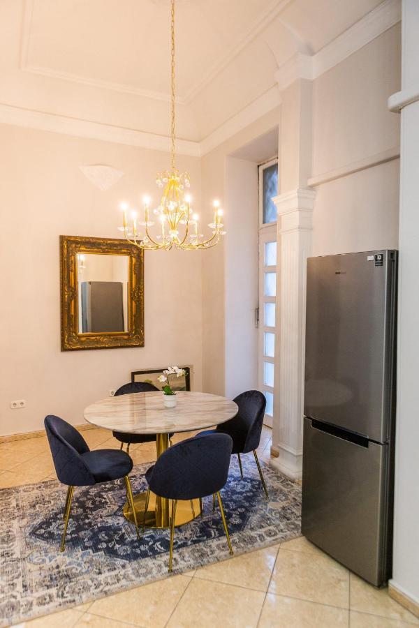 Luxury Downtown 3 Bedroom Apartment By Synagoge With Beautiful View Budapest Exterior photo