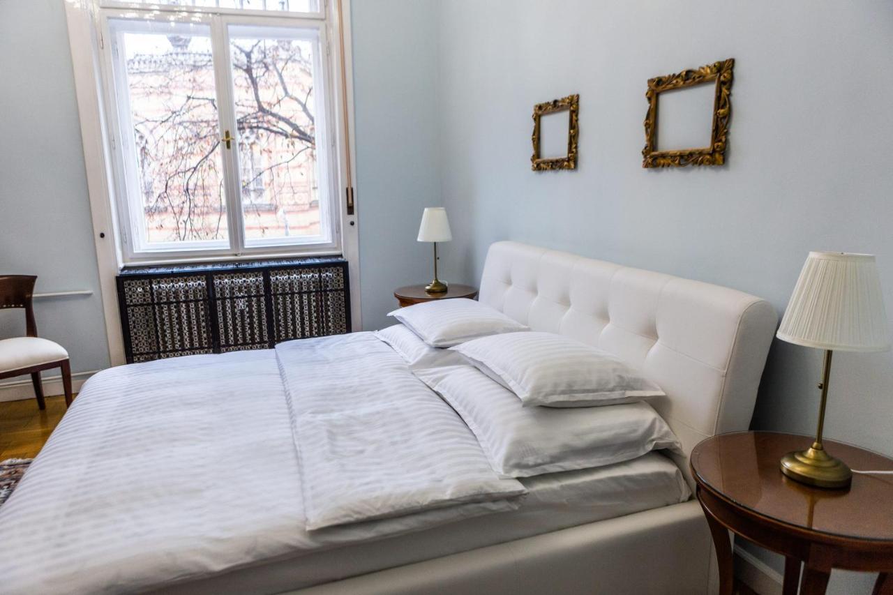 Luxury Downtown 3 Bedroom Apartment By Synagoge With Beautiful View Budapest Exterior photo