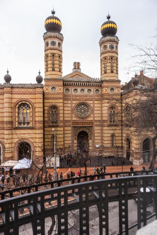 Luxury Downtown 3 Bedroom Apartment By Synagoge With Beautiful View Budapest Exterior photo