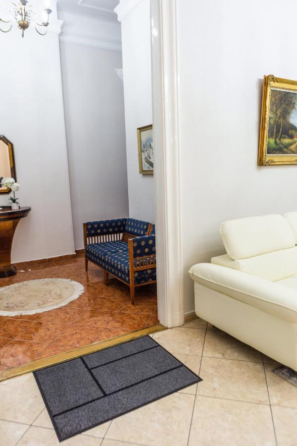 Luxury Downtown 3 Bedroom Apartment By Synagoge With Beautiful View Budapest Exterior photo
