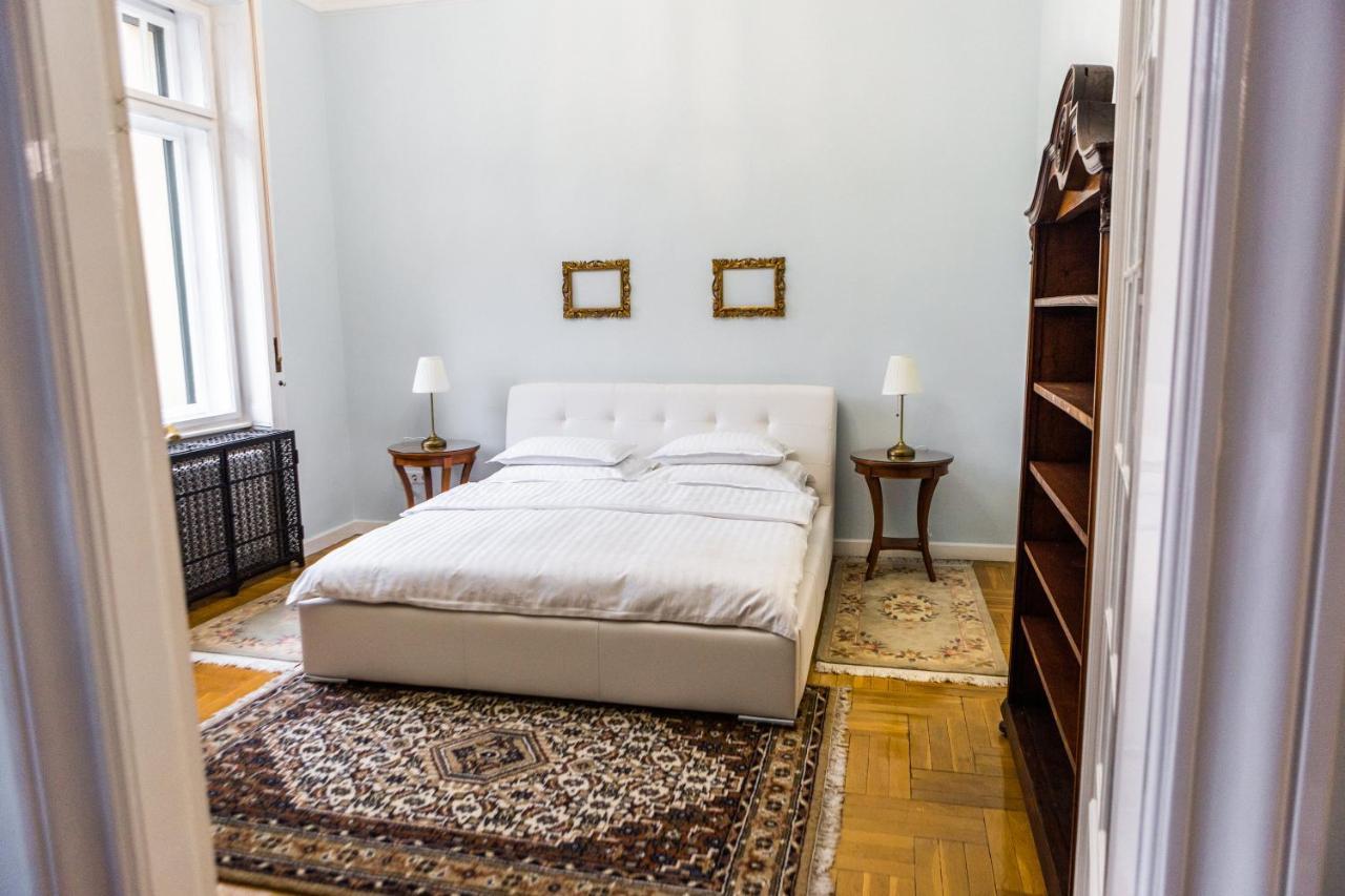 Luxury Downtown 3 Bedroom Apartment By Synagoge With Beautiful View Budapest Exterior photo