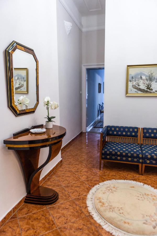 Luxury Downtown 3 Bedroom Apartment By Synagoge With Beautiful View Budapest Exterior photo