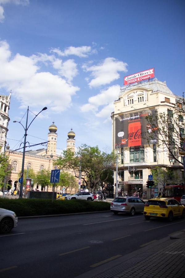 Luxury Downtown 3 Bedroom Apartment By Synagoge With Beautiful View Budapest Exterior photo