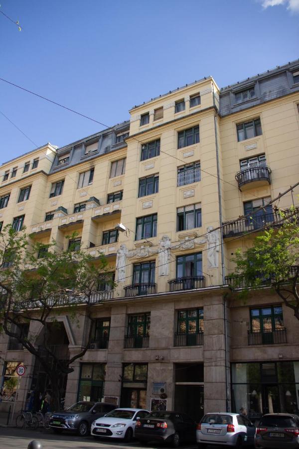 Luxury Downtown 3 Bedroom Apartment By Synagoge With Beautiful View Budapest Exterior photo