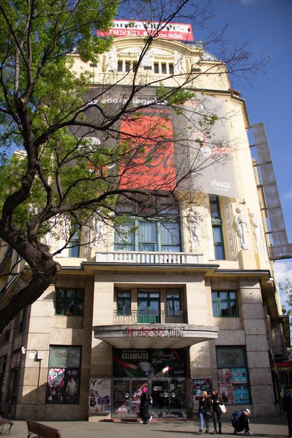 Luxury Downtown 3 Bedroom Apartment By Synagoge With Beautiful View Budapest Exterior photo
