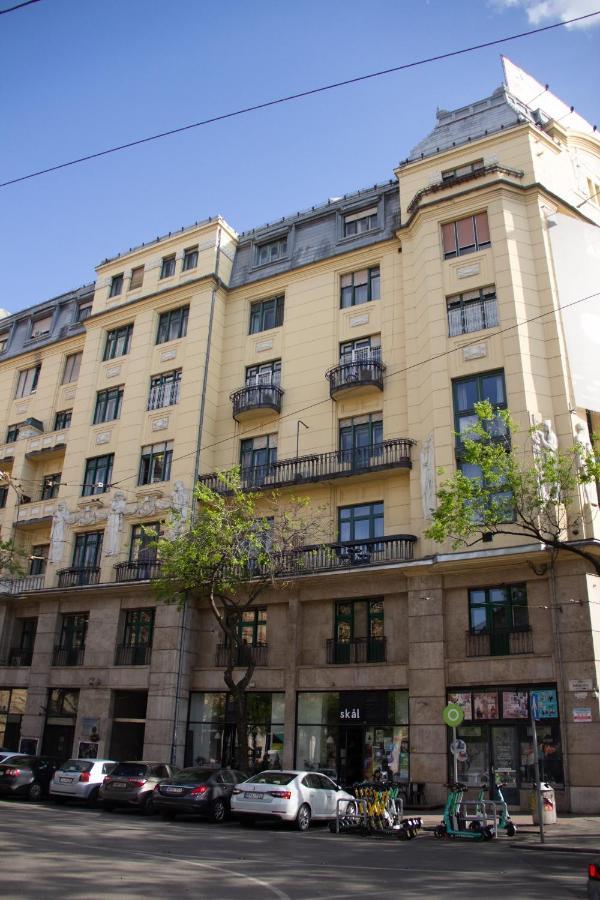 Luxury Downtown 3 Bedroom Apartment By Synagoge With Beautiful View Budapest Exterior photo